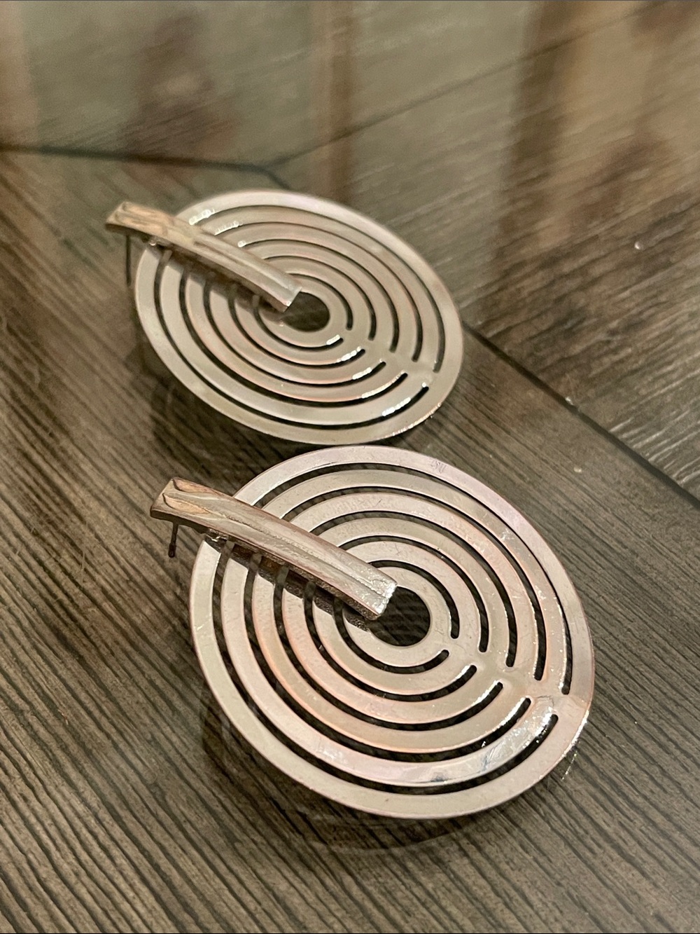 Vintage Geometric Cut-out Round Disc Earrings - Silver-tone - Picture 2 of 16
